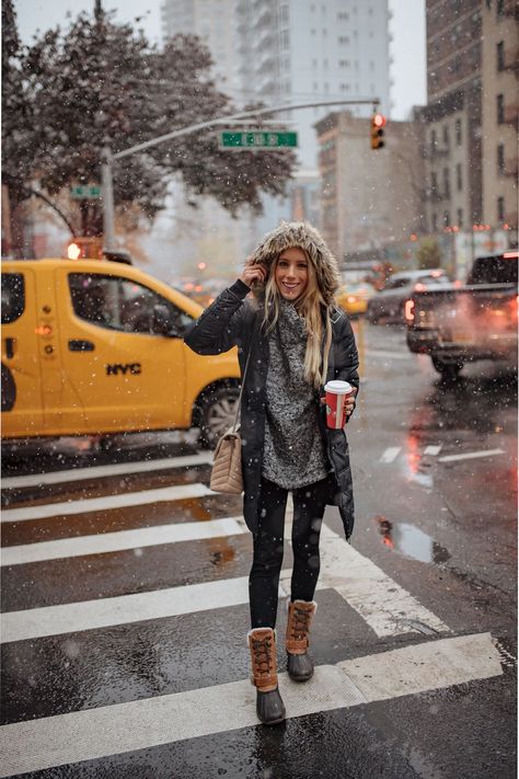 57 degree weather outfit winter #degree #weather #outfit #winter Chic Nyc Winter Outfits, Nyc Casual Outfit Winter, Comfy Nyc Winter Outfits, Clothes For Chicago Winter, Nyc Winter Jacket, New York Winter Outfits 2022, New York Day Outfit Winter, Boston January Outfits, Winter Boots For New York