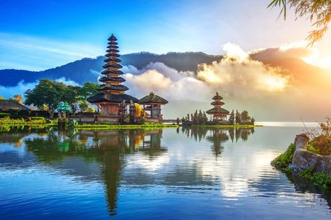 Top 7 Reasons To Visit Bali Bali Tour Packages, Popular Honeymoon Destinations, Bali Guide, Voyage Bali, Bali Holidays, Gili Trawangan, Bali Island, Jimbaran, Jules Verne