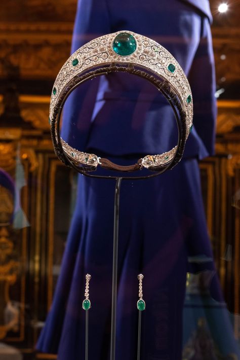 The Greville Emerald Kokoshnik Tiara, lent by HM The Queen, and Princess Eugenie’s diamond and emerald drop earrings, a wedding gift from the groom. Emerald Kokoshnik Tiara, Kokoshnik Tiara, Queen And Princess, Eugenie Wedding, Parisian Jewelry, Emerald Drop Earrings, Emerald Earrings Drop, Tiara Headpieces, Tiaras Jewellery