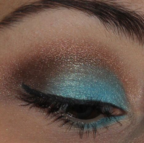 Turquoise Eyeshadow For Turquoise Dress, Turquoise Makeup Looks For Brown Eyes, Aqua Blue Eye Makeup, Eyeshadow Turquoise, Turquoise Eye Makeup, Turquoise Eye Makeup Aqua Blue, Turquoise Glitter Makeup, Turquoise Makeup, Turquoise Eyeshadow