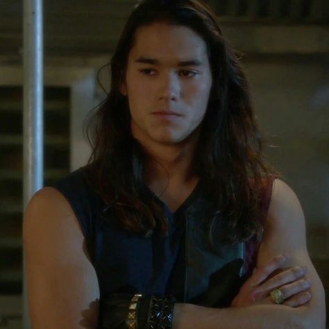 Booboo Stewart Twilight, Booboo Stewart Descendants, Booboo Stewart Aesthetic, Descendants Jay, Boo Boo Stewart, Jay Descendants, Booboo Stewart, Naomi Scott, Disney Boys