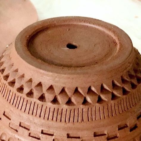 Terracotta flower pot carving.

Terrapi Pottery & Clay Art on Instagram: "Terracotta 🟤✨

#pottery #terracotta #terracottapots #terracottapot #terracottapottery Terracotta Pottery Ideas, Pottery Terracotta, Terra Cotta Pottery, Terracotta Pottery, Wheel Throwing, Pottery Clay, Wheel Thrown Pottery, Pottery Wheel, Pottery Ideas