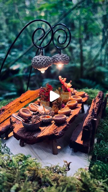 Fairy Garden Acorn Ideas, Fairy Furniture Diy, Fairy Dollhouse Furniture, Miniature Fairy Furniture, Fairy House Natural Materials, Diy Fairy House, Feasting Table, Fairy Beds Miniature, Random Video