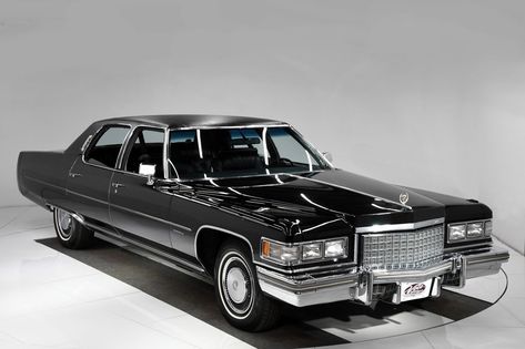 Black Cadillac, Vintage Cars 1950s, Classic Cadillac, 70s Cars, Cool Old Cars, Cadillac Ct6, Cadillac Fleetwood, Cadillac Eldorado, Classy Cars