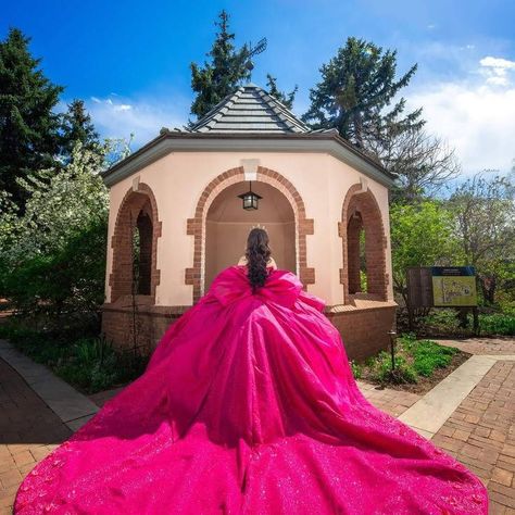 Fuchsia Quinceanera Dress, Quinceanera Dresses Hot Pink, Hot Pink Quince Dress, Orange Quince Dresses, Hot Pink Quinceanera Dresses, Quinceañera Photoshoot Ideas, Quince Photoshoot Ideas, Light Blue Quince, Quince Planning