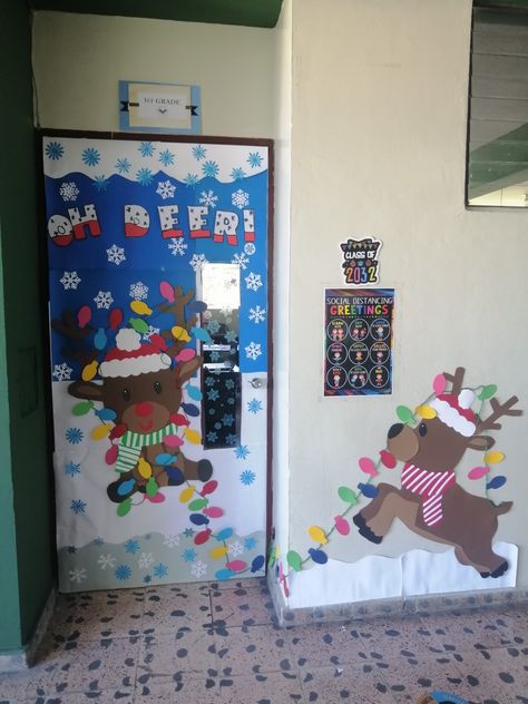 Rudolph Classroom Door Decorating Ideas, Reindeer Door Decoration For Classroom, Door Decoration For School, Reindeer Door Decoration, School Hallway Decorations, Holiday Classroom Decorations, Reindeer Door, Classroom Door Decorating, Door Decorations Classroom Christmas