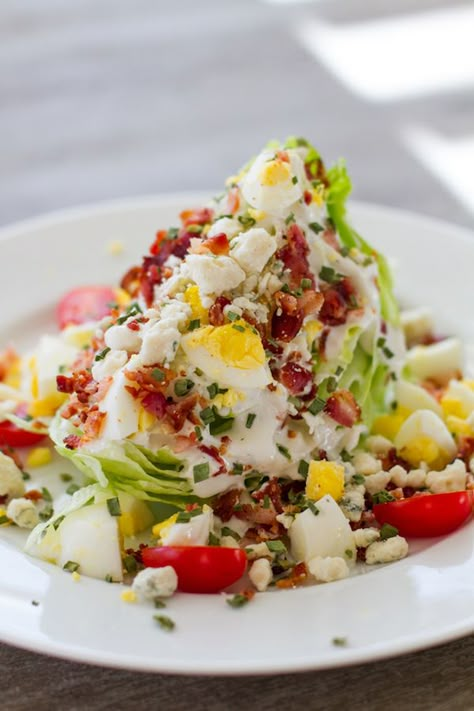 The Best Wedge Salad Recipe Ever - Lauren's Latest Wedge Salad Recipe, Iceberg Wedge Salad, Wedge Salad Recipes, Keto Salads, Resep Salad, Wedge Salad, Low Carb Salad, Resep Diet, Salad Pasta