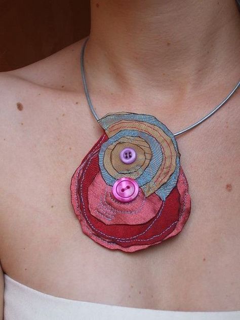 Fabric Jewelry Necklace, Fabric Flower Necklace, Fabric Necklaces, Collar Hippie, Fiber Art Jewelry, Fabric Brooch, Fabric Buttons, Felt Jewelry, Fiber Jewelry