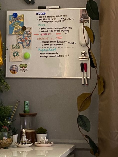 Bedroom Whiteboard Aesthetic, Whiteboard In Bedroom Ideas, Whiteboard Ideas Aesthetic, Whiteboard Inspo Bedroom, Aesthetic Whiteboard Ideas Bedroom, White Board In Bedroom, Bedroom Whiteboard Ideas, Whiteboard Aesthetic Bedroom, Whiteboard In Bedroom