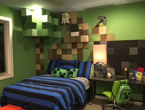 This Minecraft-obsessed teen has the room of his dreams, thanks to the creativity of Masterpiece's Designers! Minecraft Bedroom Ideas Game, Boys Minecraft Bedroom, Minecraft Room Decor, Bedroom Ideas Minecraft, Minecraft Bedroom Decor, Minecraft Bedroom, Boy Bedroom Design, Minecraft Room, Bohemian Minimalist