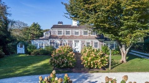 A Cape Cod-Style Home Features a Brick Walkway, a Circle Gravel Driveway and Lush Hydrangea Bushes | HGTV Landscape Curbing, Beautiful Landscaping, Cape Cod Style House, Brick Walkway, Ranch Exterior, Contemporary Patio, Summer Living, Contemporary Garden, Fire Pit Patio