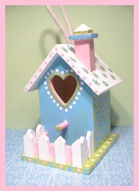 Mini Birdhouse Painting Ideas, Painted Wooden Houses Diy Crafts, Hand Painted Birdhouses Ideas, Cute Birdhouse Painting Ideas, Painted Birdhouses Ideas, Birdhouse Painting Ideas Easy, Cute Bird House Painting Ideas, Painting Birdhouses Ideas Simple, Painted Bird Houses Ideas