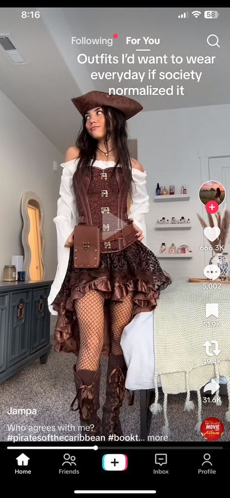 Renfest Pirate Woman, Rennassaince Faire Outfits, Short Hair Pirate Hairstyles, Ren Fair Pirate Women, Pirate Fairy Aesthetic, Ren Faire Fairy Outfit, Pirate Core Outfits, Renassiance Fair Outfits, Pirate Ren Faire