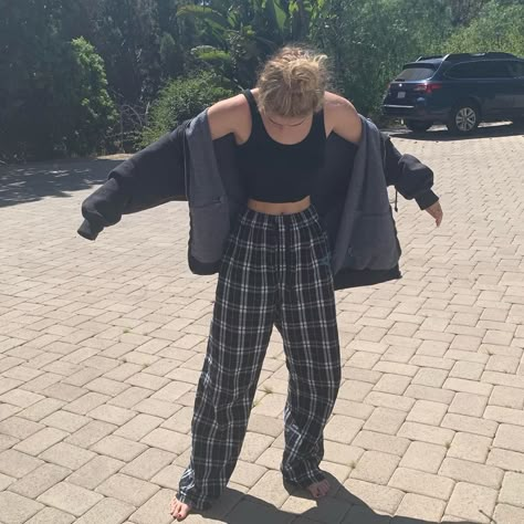 Mode Hippie, Goth Outfit, Flannel Outfits, Flannel Pants, Fashion 90s, Tumblr Outfits, Brunch Outfit, Mode Inspo, Swaggy Outfits