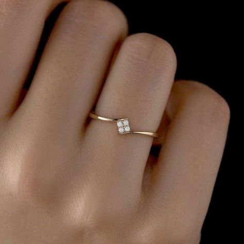 Rings Gold For Women, Classy Rings, Simplistic Jewelry, Latest Gold Ring Designs, Cloth Designs, Emerald Stone Rings, Small Diamond Rings, Gold For Women, Petite Ring