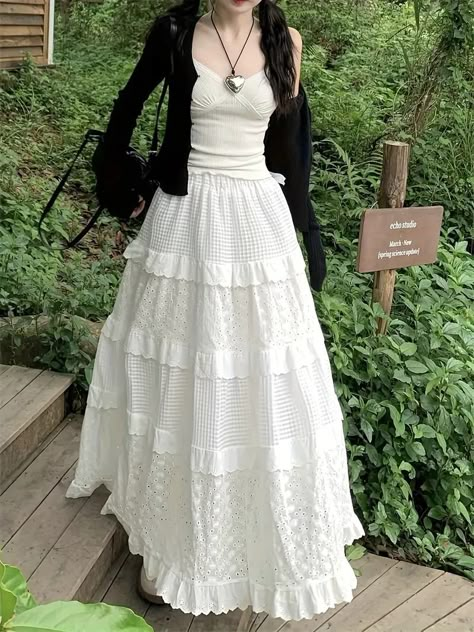 Soft Romantic Kibbe Outfits, School Award Ceremony Outfit, Modest Pretty Outfits, White Skirt Outfit Aesthetic, Cute Long Skirt Outfits, Long White Skirt Outfit Ideas, White Clothes Aesthetic, Outfit With Long Skirt, Outfits With White Skirt