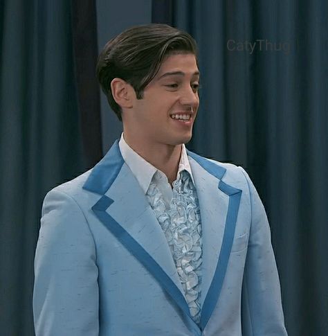 #Hey Jessie #Jessie #Tony Tony Jessie Disney, Tony Chiccoloni, Tony Chiccoloni Jessie, Disney Boys Actors, Tony From Jessie, Jessie And Tony, Jessie Disney Channel, Chris Galya, Jessie Tv Show