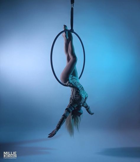 Aerial Hoop Moves, Lyra Aerial, Aerial Hoop Lyra, Circus Aesthetic, Aerial Fitness, Hoop Dance, Aerial Acrobatics, Pole Dancing Fitness, Aerial Dance