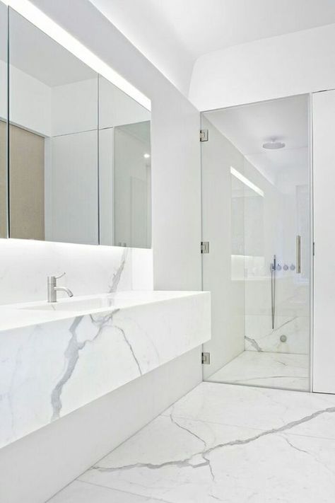 Toilette Design, White Marble Bathrooms, Design Makeup, Contemporary Bathroom Designs, White Bath, Contemporary Bathrooms, Luxury Homes Interior, Bathroom Layout, Marble Bathroom