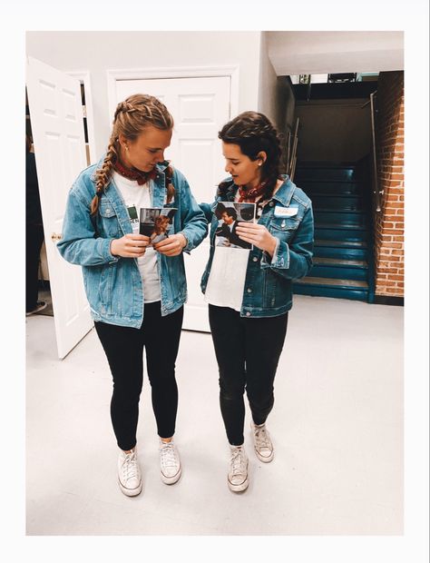 #twinday #schoolspiritday #parenttrap #parenttrapoutfit Parent Trap Twins, School Spirit Days, The Parent Trap, Twin Day, Parent Trap, Twin Outfits, Twins, Parenting, Clothes