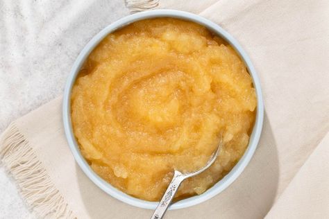 For the Best (and Easiest) Applesauce, Use the Microwave Microwave Applesauce Recipe, Microwave Apples, Applesauce Recipe, Apple Sauce Recipes, Homemade Applesauce, Apple Sauce, Simply Recipes, Apple Desserts, Veggie Sides