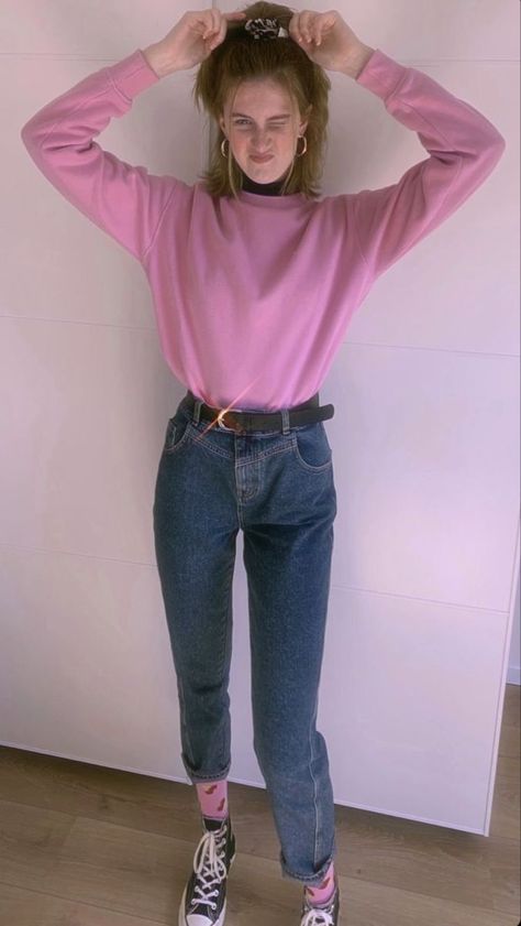 Pastel Sweatshirt Outfit, Footloose Inspired Outfits, Slasher Outfit Ideas, Preppy 80s Outfit, Soft 80s Outfit, 80s Aesthetic Outfits Women, 80s Popular Girl, 80s Popular Girl Outfit, Casual 80s Outfits Women