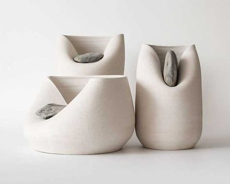 martín azúa warps ceramic vases with raw stones Ashraf Hanna, Assiette Design, Stone Vase, Keramik Design, Clay Vase, Keramik Vase, Vase Design, Pottery Designs, Contemporary Ceramics