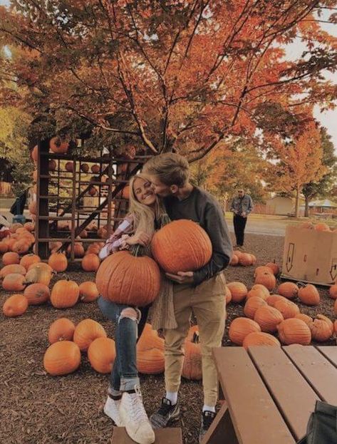 Fall Couple Photoshoot Ideas, Cute Fall Pictures, Fall Couple Pictures, Pumpkin Patch Photoshoot, Couple Photoshoot Ideas, Fall Couple Photos, Pumpkin Patch Pictures, Fall Photo Shoot Outfits, Fall Couple