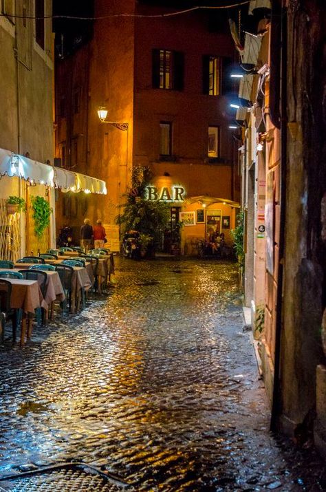 Rome Moodboard, Rome Italy Aesthetic, Rome At Night, Rome Winter, Rome Streets, Trastevere Rome, Visiting Italy, Rome Photo, Street Lighting