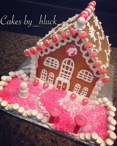 Hand made and baked Barbie dream home gingerbread house! Mattel Barbie pink Christmas gingerbread Gingerbread Barbie House, Barbie Gingerbread House Ideas, Gingerbread House Ideas Pink, Gingerbread House Barbie, Barbie Themed Gingerbread House, Barbie Gingerbread House, Pink Gingerbread House Ideas, Ginger Bread House Ideas Decorations, Pink Gingerbread House Aesthetic