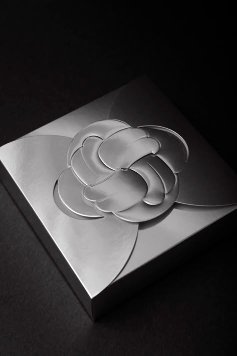 Embossing Foil, Cake Packaging, Creative Box, Graph Design, Box Packaging Design, Mooncake, Tea Packaging, Packing Design, Luxury Packaging