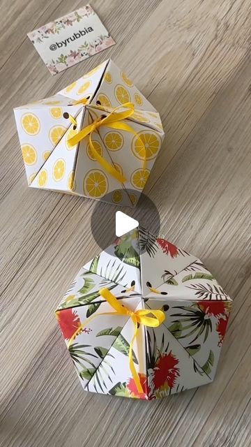 Folded Gift Boxes Diy, Gifts With Paper, Origami Gift Bag Easy, Origami Party Favors, Origami Wrapping Presents, How To Pack A Scarf As A Gift, Origami Paper Box Tutorial, Small Gift Box Diy, Origami Gift Boxes