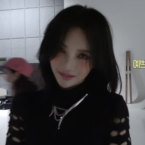 gidle soyeon lq tomboy icon Soyeon Short Hair Black, Soyeon Short Hair, Soyeon Tomboy, Soyeon Lq, Black Tomboy, Gidle Soyeon, Short Hair Black, Black Bob, Girls With Black Hair