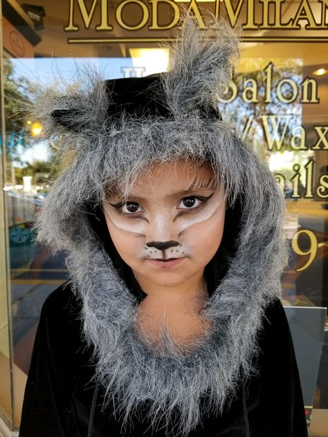 Simple Wolf Makeup, Wolf Makeup Kids, Wolf Face Paint Easy, Kids Werewolf Makeup, Kids Wolf Makeup, Easy Wolf Makeup, Wolf Makeup Halloween, Wearwolf Costume For Kids, Wolf Halloween Makeup