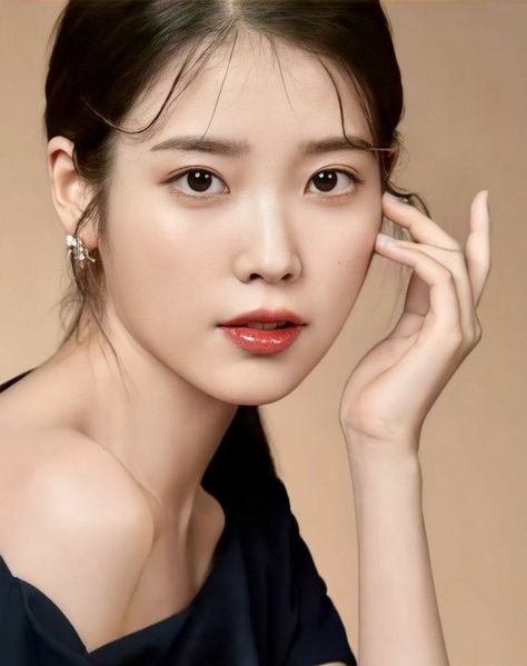 Lee Ji Eun, Iu Hair, Studio Portrait Photography, Beauty Shots, Asian Celebrities, Korean Actresses, Aesthetic Makeup, Model Hair, Korean Beauty