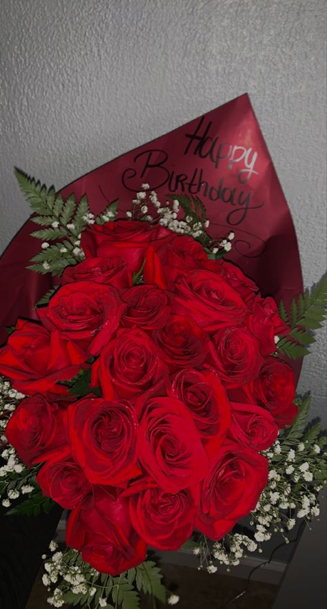 Birthday Decorations At Home, Rose Flower Photos, Simple Birthday Decorations, Birthday Roses, Red Rose Bouquet, Flower Gift Ideas, Flowers Bouquet Gift, Flower Therapy, Beautiful Bouquet Of Flowers