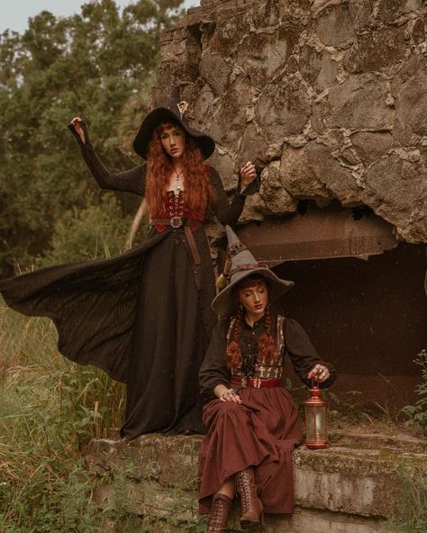 WHAT ARE YOUR FAVORITE AUTUMN RITUALS? Answer below and we’ll include our favorite answers in our autumn issue, which is the third in our… | Instagram Cottagecore Witch Outfit, Steampunk Witch, Samhain Ritual, Cottagecore Witch, Witch Painting, Creepy Vintage, Diesel Punk, Witch Fashion, Witch Outfit