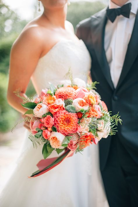 Peach Bouquet, Dahlia Bouquet, Wedding Bouquets Pink, Coral Wedding, Wedding Dress Pictures, Pink Bouquet, Wedding Officiant, Deco Floral, Wedding Bridal Bouquets