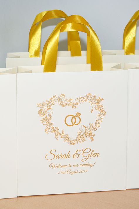 Wedding Souvenir Ideas For Guests, Ivory Gold Wedding, Wedding Goodie Bags, Personalized Bags, Recipes Snacks, Wedding Lanterns, Return Gift, Wedding Gift Bags, Flyer And Poster Design