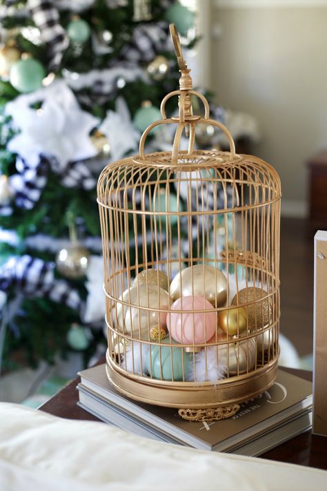 Paint the birdcage....Easy Christmas Decorating Ideas - Parties for PenniesParties for Pennies Birdcage Decor Ideas, Diy Christmas Art, Bird Cage Decor, Gold Color Scheme, Christmas Centerpieces Diy, Spring Summer Decor, Gold Christmas Tree, Deco Boheme, Whimsical Christmas