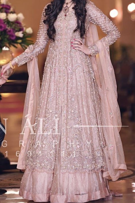 Gaon Designs Latest, Gaon Style Dresses Pakistani Wedding, Gaon Style Dresses Pakistani, Pink Bridal Dress, Desi Wedding Dresses, Latest Bridal Dresses, Bridal Dresses Pakistan, Pakistani Fancy Dresses, Indian Bridal Dress