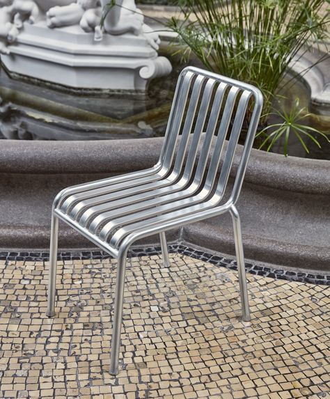 Kursi Outdoor, Aluminium Chair, Garden Chairs Metal, Erwan Bouroullec, Aluminum Chairs, Chaise Metal, Outdoor Furniture Design, Sopot, Urban Spaces