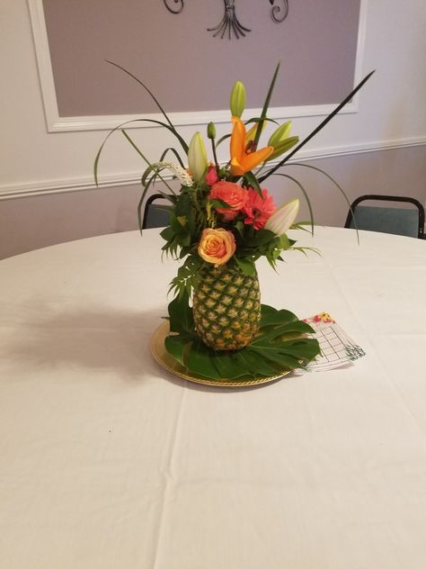 Pineapple centerpiece Pineapple Palm Tree Centerpiece, Pineapple Vase Centerpiece, Pineapple Tree Centerpieces, Round Table Tropical Centerpieces, Pineapple Floral Centerpiece, Palm Springs Pool Party, Swim Banquet, Jamaican Party, Palm Springs Pool