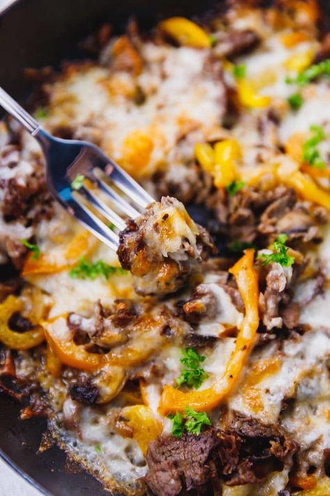 Low Carb Philly Cheesesteak Skillet - quick and easy to make, delicious and filling made with either roast beef or prime rib leftovers. Low Carb Skirt Steak Recipes, Philly Cheesesteak Skillet, Cheesesteak Skillet, Leftover Roast Beef Recipes, Leftover Steak Recipes, Leftover Prime Rib, Leftover Roast Beef, Leftover Steak, Leftover Beef