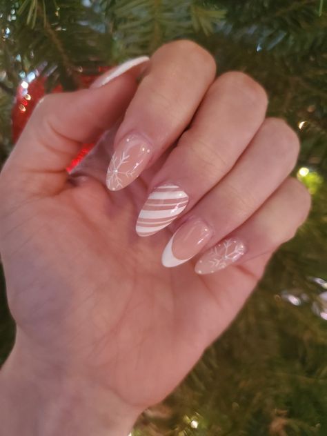 Cute Nails Acrylic Almond Christmas, Short Acrylic Nails Almond Winter, Basic Almond Christmas Nails, Almond Simple Christmas Nails, Winter Nails Simple Almond, Almond Nail Ideas Winter, Basic Christmas Nails Almond, Cute Christmas Acrylic Nails Almond, White French Tip Nails Almond Christmas