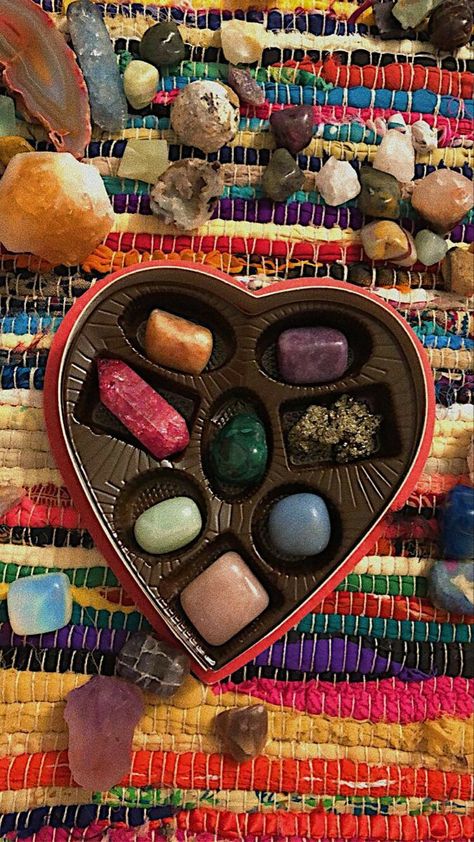 Witchy Valentines Day, Crystal Heart Box, Valentines Day Box, Love Crystals, Crystal Room, Chocolate Boxes, Crystal Vibes, Quotes Islamic, Crystal Aesthetic