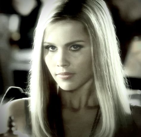 rebekah mikealson icon #rebekah #tvdu The Originals Rebekah, Vampire Diaries Rebekah, Vampire Diary, Rebekah Mikaelson, The Vampire Diaries 3, Claire Holt, Vampire Diaries The Originals, Film Aesthetic, White Aesthetic