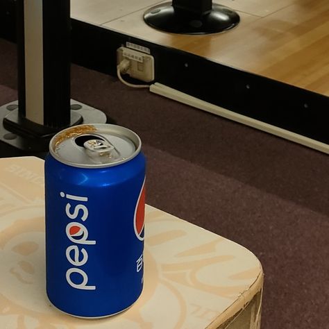 Pepsi Can Aesthetic, Pepsi Aesthetic Vintage, Pepsi Aesthetic, Pepsi Can, Coca Cola Mini, Pepsi Max, Skater Outfit, Top Drinks, Lake Side