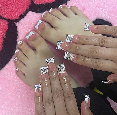 Nails Short Acrylic, Nails Duck, Acrylic Nails Short, Acrylic Toe Nails, Punk Nails, Hard Nails, Duck Nails, Drip Nails, Grunge Nails