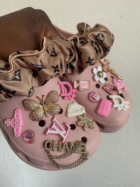 Pink custom crocs, boho, girly , jibbitz crocs, bling crocs, inspired crocs, croc charms #fashion #aesthetic #coquette #style Junk Crocs, Pink Crocs Aesthetic, Crocs Charms Aesthetic, Croc Inspiration, Customized Crocs Shoes, Cute Crocs Shoes, Blinged Crocs, Croc Jibbitz Ideas, Dolphin Nails